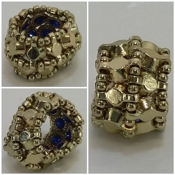 Multi Stone Ring. Goldentone band. Stretchy. - Picture 5 of 8